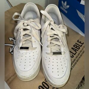 Nike White Knit Low-Top Sneaker (Size US 7.5)